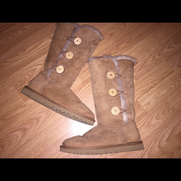 Natural Button Uggs - Picture 4 of 7