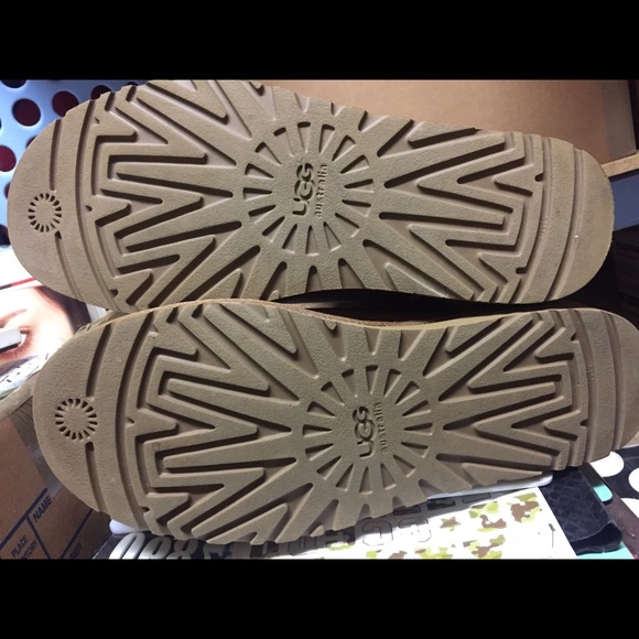 Natural Button Uggs - Picture 5 of 7