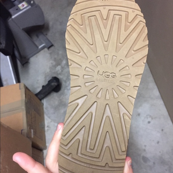 Natural Button Uggs - Picture 7 of 7