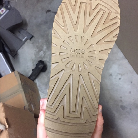 Natural Button Uggs - Picture 6 of 7