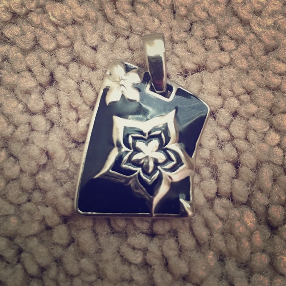 Black flower pendant. Lia Sophia