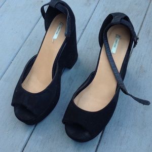 Black Wedges