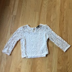 White lace quarter sleeved crop top