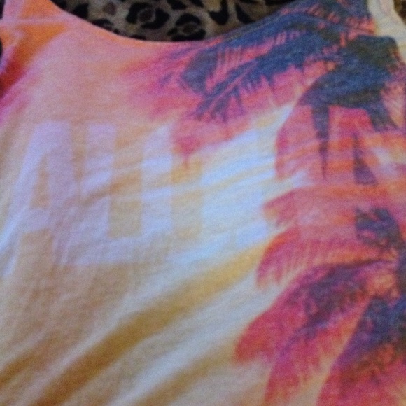 Aloha tank - Picture 2 of 3