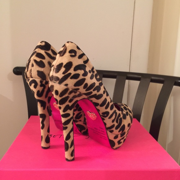 ‼️One Day Sale‼️Betsey Johnson Platform Pumps