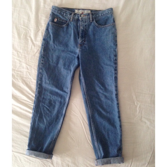 VINTAGE HIGH WAISTED GUESS JEANS