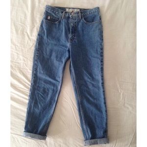 VINTAGE HIGH WAISTED GUESS JEANS