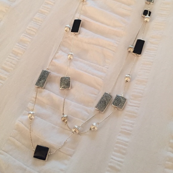 Necklace & earring set! - Picture 3 of 4