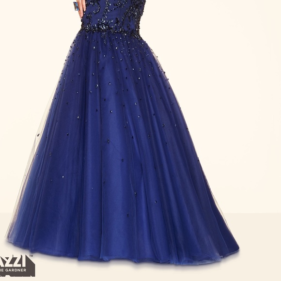 Backless beaded gown (Prom & Pageant Dress) - Picture 3 of 6
