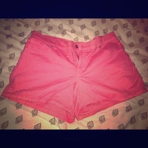 Bright pink shorts 🌸☮🌞