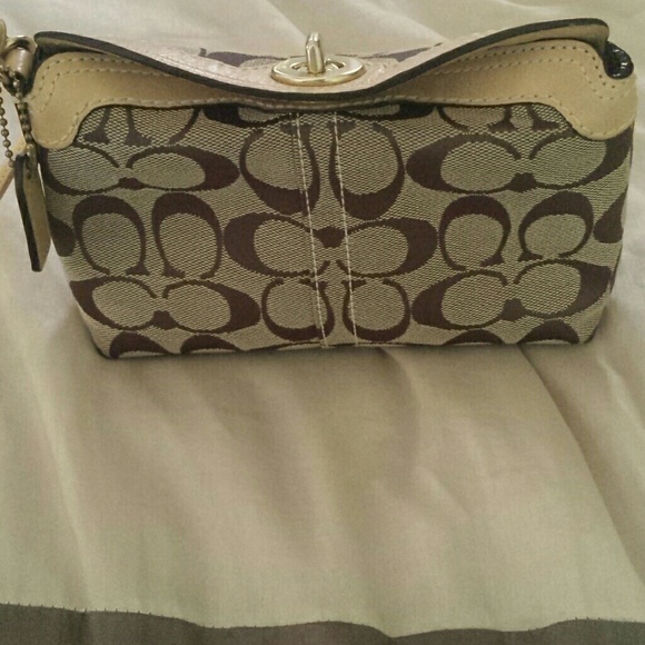 Coach wristlet - Picture 3 of 3