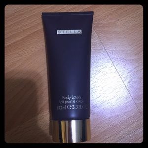Stella body lotion