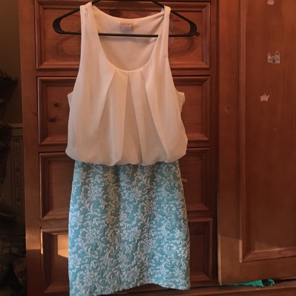 Cute dress!