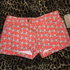 Shorts with sea turtle print