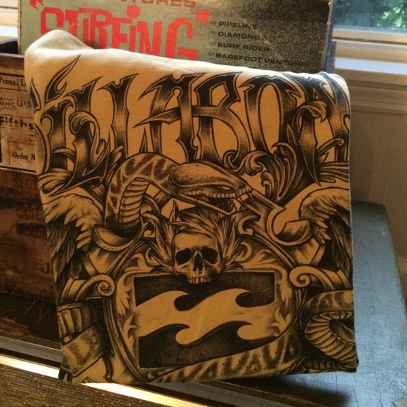 Billabong Tee.