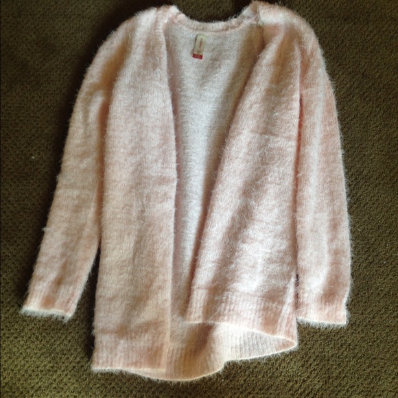 Fuzzy pink cardigan - Picture 3 of 3