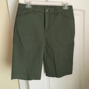 Jones New York Jeans Hunter Green Short Size 6