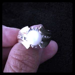 Pearl and diamond ring in 10k gold