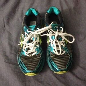 Brooks Ravenna Sz 8.5 tennis shoes