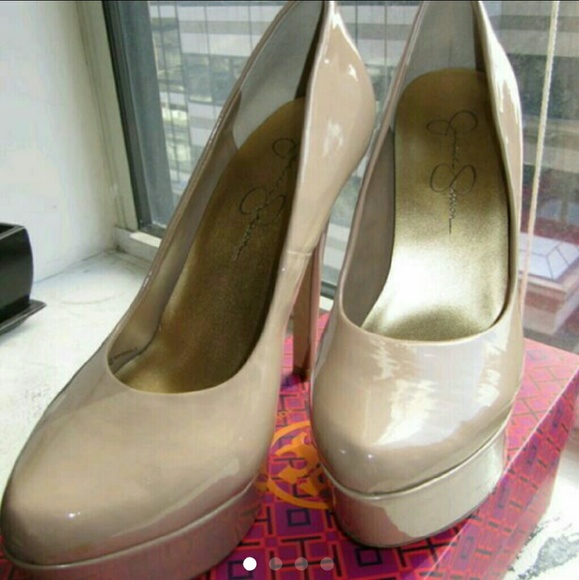 Jessica Simpson Waleo nude pumps