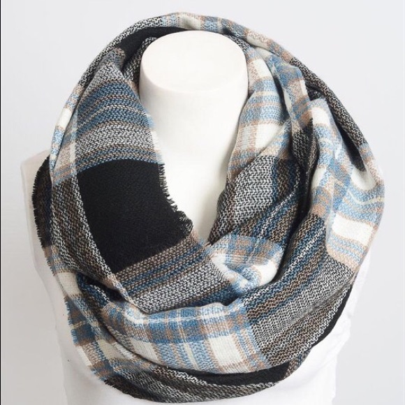 Chunky Knit Infinity Scarf - Picture 2 of 4