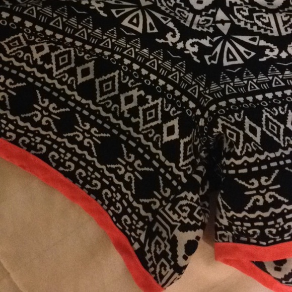 patterned shorts - Picture 2 of 2