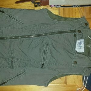A Papaya green vest