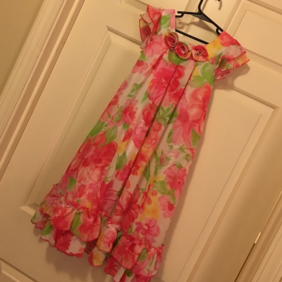 Beautiful GIRLS dress in wonderful condition.