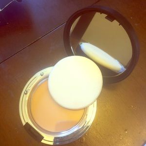 Younique cream foundation compact