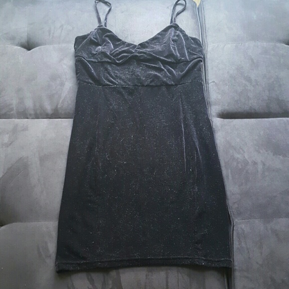 SOLD****H&M velvet midi dress