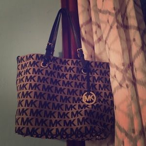 Adorable MK purse!