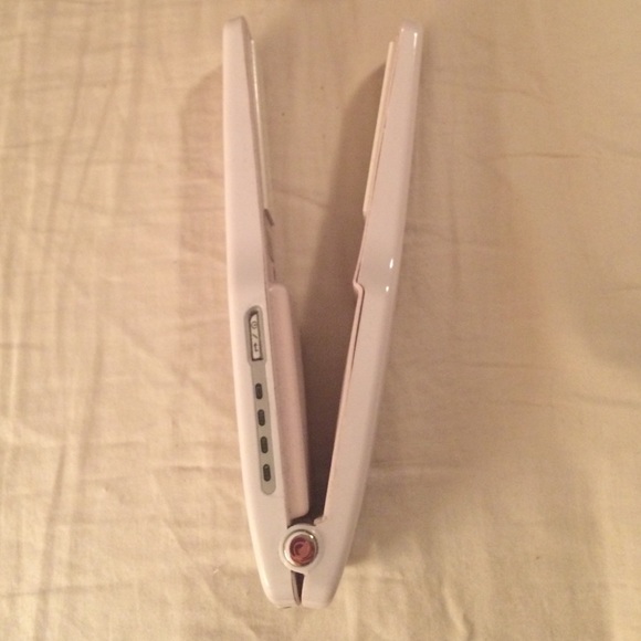 Portable straightener