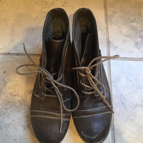 Brown Leather Lace Up Boots - Picture 2 of 3