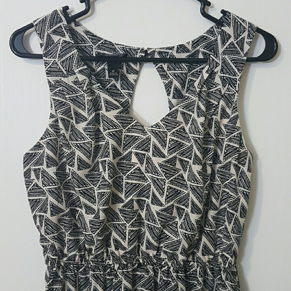 Triangle Sketch Dress - Picture 2 of 4