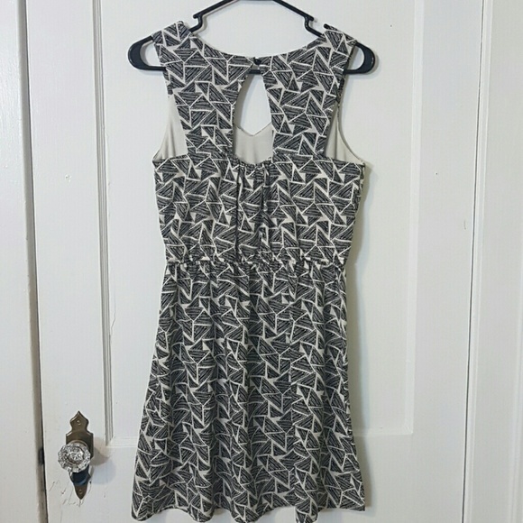 Triangle Sketch Dress - Picture 3 of 4