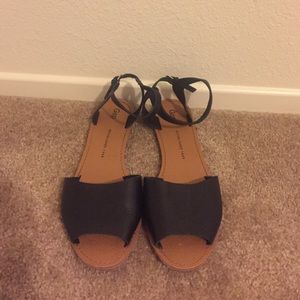 Gap size 10 black ankle strap sandals