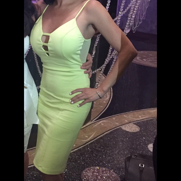 💚 Bebe Strappy Plunge Midi Dress - Picture 2 of 4