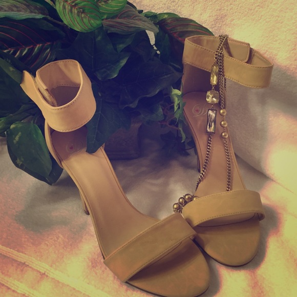 Delicious Tan Heels