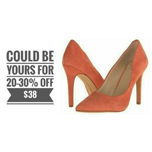 NWT. Vince Camuto suede coral pumps.
