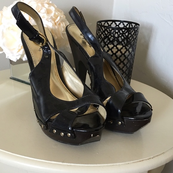 Black heels with studs - Picture 3 of 3