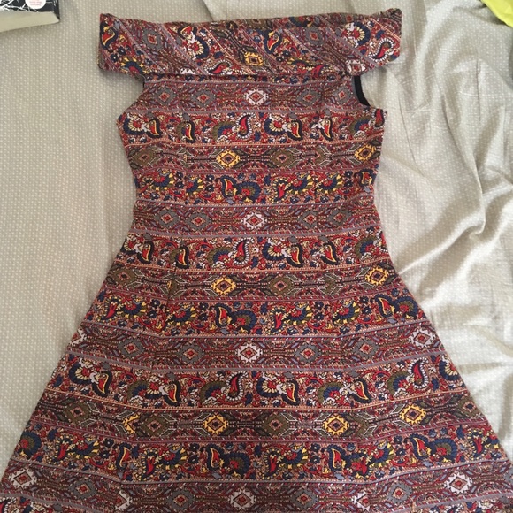 Zara off-the-shoulder printed dress size L NWT