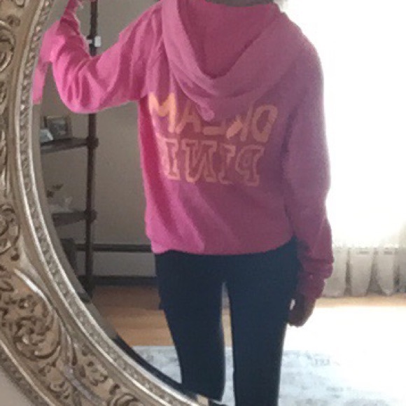 💭VS PINK Sweatshirt Hoodie. NWOT. - Picture 4 of 4