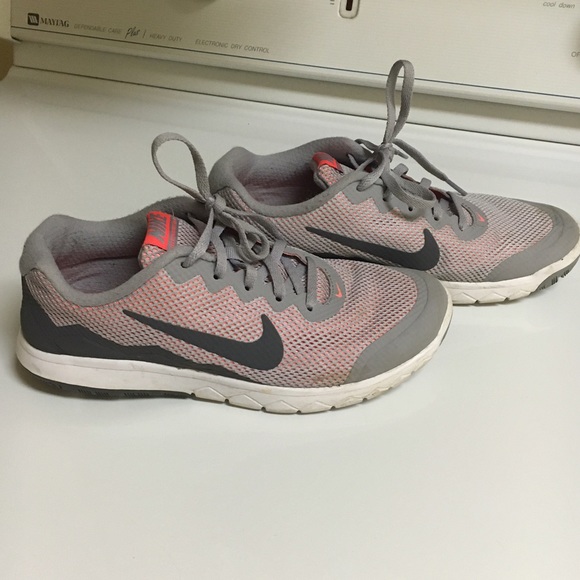 NIKE FLEX RUN 4
