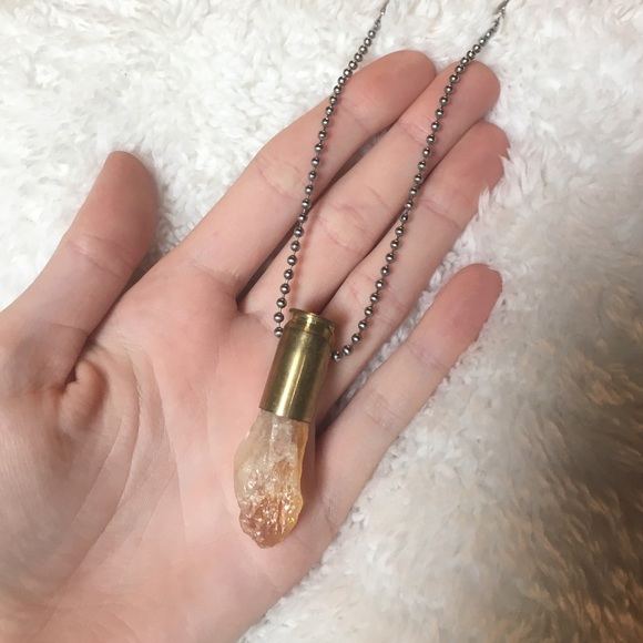 Bullet She'll Quartz Necklace - Picture 2 of 4