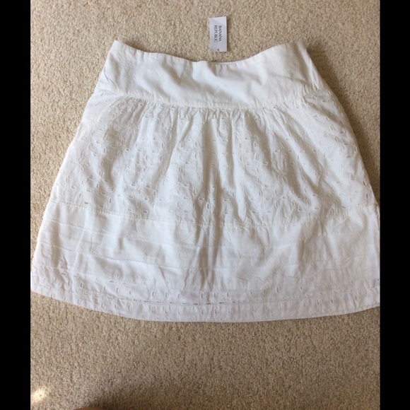 NBW with tags white Banana Republic skirt
