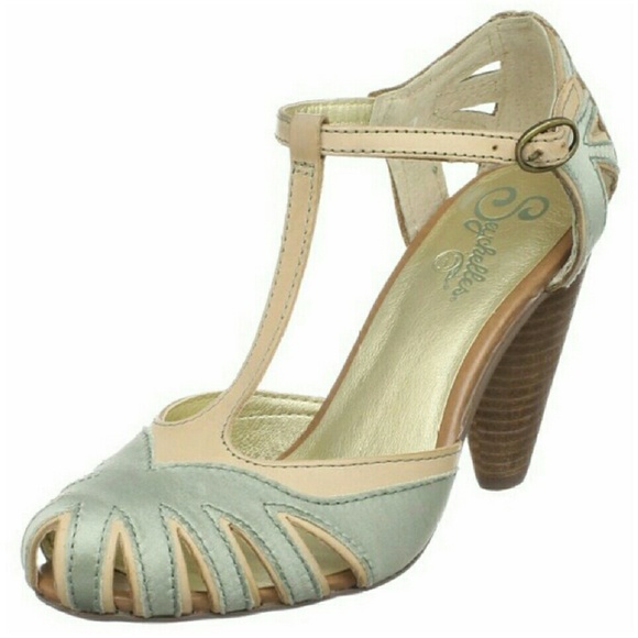 Seychelles Pot of Gold Pump