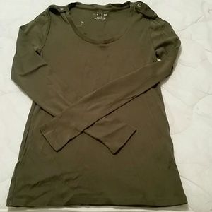 Ann Taylor nwot long sleeve w decorative snaps