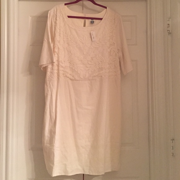 Old Navy Dresses & Skirts - Old Navy Embroidered Shift Dress size XXL Tall