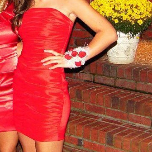 Red cocktail dress - Picture 4 of 4