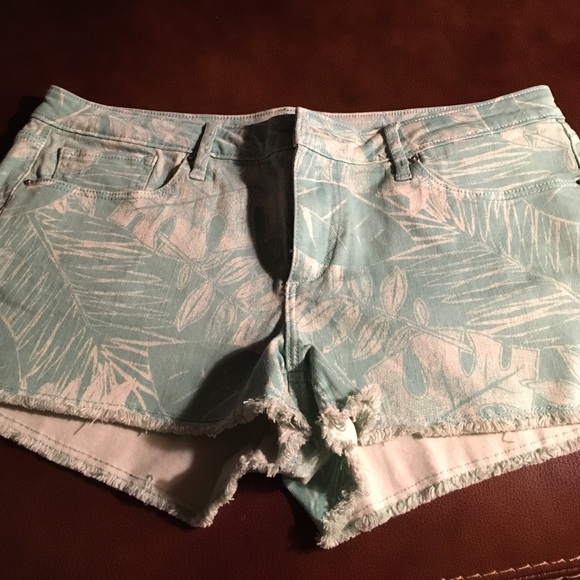 Casual floral shorts